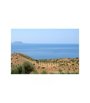 Σπίτι από φυσική πέτρα με θέα τη θάλασσα στην Κρήτη