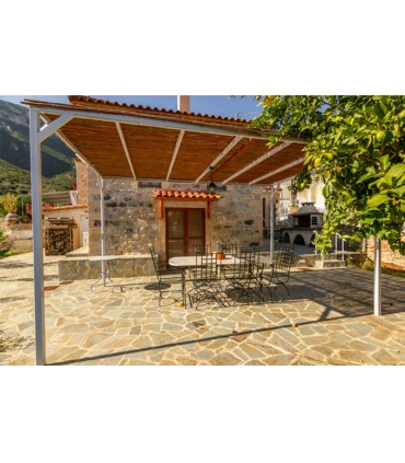 Πέτρινη κατοικία στην Πελοπόννησο