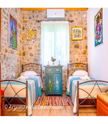 Παραδοσιακό πέτρινο σπίτι στο Αιγαίο Πέλαγος